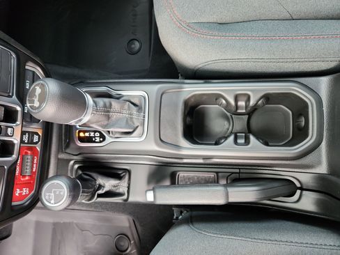 New 2026 Jeep Wrangler Unlimited Rubicon w/ Technology Group AWD/4WD image 16