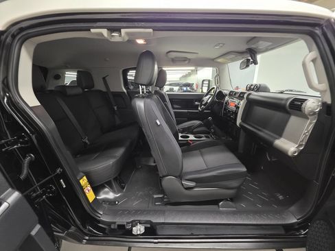 Used 2014 Toyota FJ Cruiser 4WD w/ Upgrade Package image 27