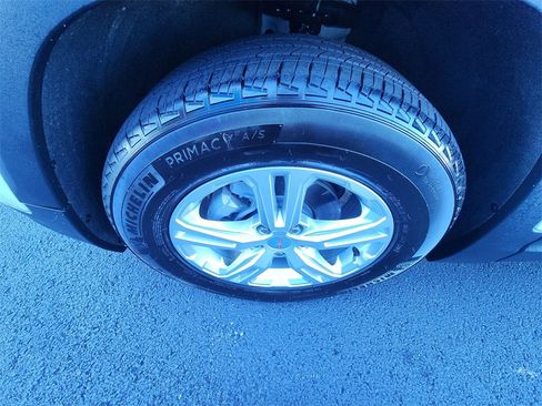 Used 2024 GMC Terrain SLE w/ Driver Convenience Package image 10