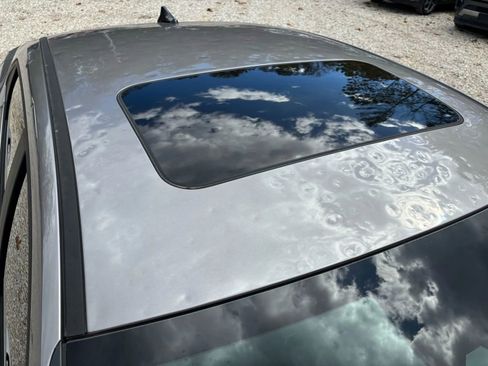 Used 2023 Hyundai Elantra Limited image 31