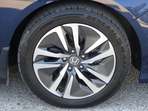 Used 2019 Honda Accord Hybrid image 11