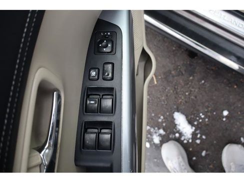 Used 2011 Mitsubishi Outlander SE image 10