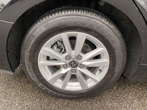 Used 2025 Toyota Camry LE image 21