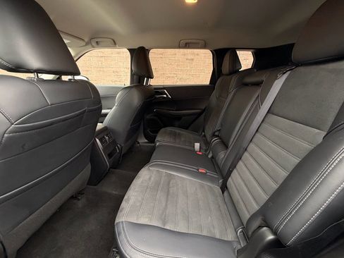 Used 2024 Mitsubishi Outlander SE image 18