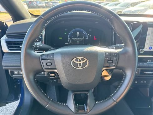 Used 2025 Toyota Camry SE FWD image 16