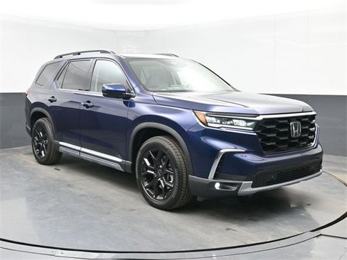 New 2025 Honda Pilot Touring image 2