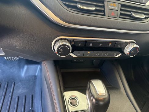 Used 2022 Nissan Altima 2.0 SR image 12