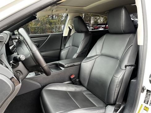 Used 2023 Lexus ES 300h w/ Premium Package image 23