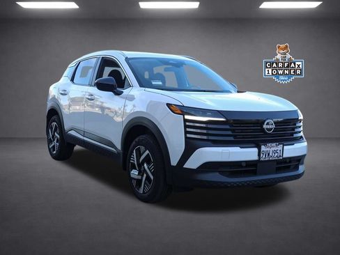 Used 2026 Nissan Kicks SV w/ Charging Package FWD image 2