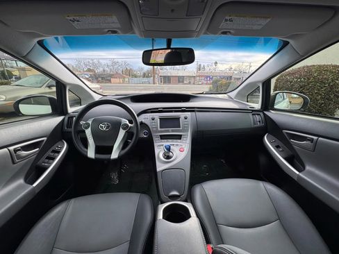 Used 2015 Toyota Prius Four image 18