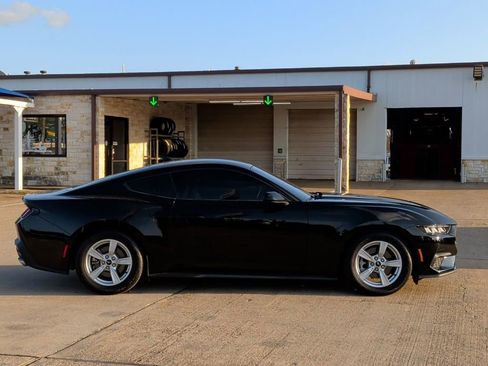 Used 2024 Ford Mustang Coupe image 9