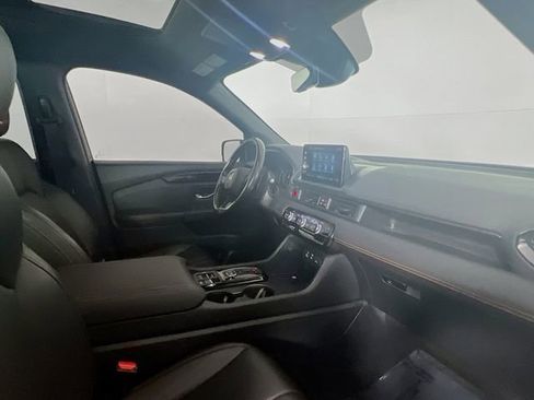 Used 2025 Honda Pilot TrailSport image 10