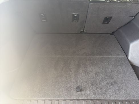 Used 2019 GMC Terrain SLT w/ Preferred Package AWD/4WD image 7