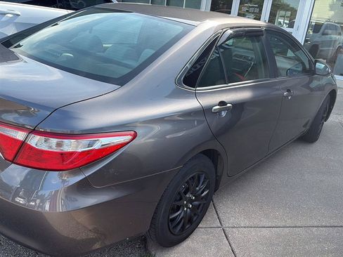 Used 2015 Toyota Camry LE FWD image 13