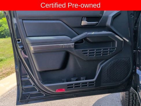 Used 2025 Toyota Tacoma TRD Off-Road AWD/4WD image 9