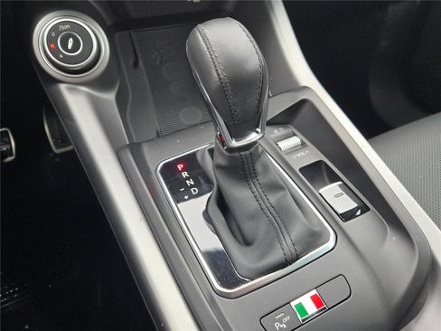 Used 2025 Alfa Romeo Tonale w/ Premium Package image 35