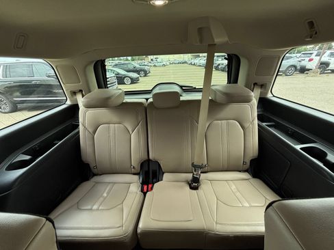 Used 2024 Ford Expedition Limited RWD image 31