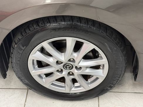 Used 2016 MAZDA MAZDA3 i Touring w/ Popular Equipment Package FWD image 33