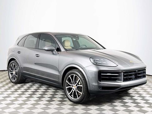 Used 2025 Porsche Cayenne S AWD/4WD image 3