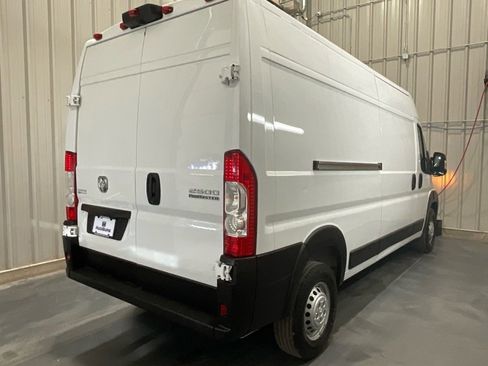 Used 2024 RAM ProMaster 2500 w/ Convenience Group image 22