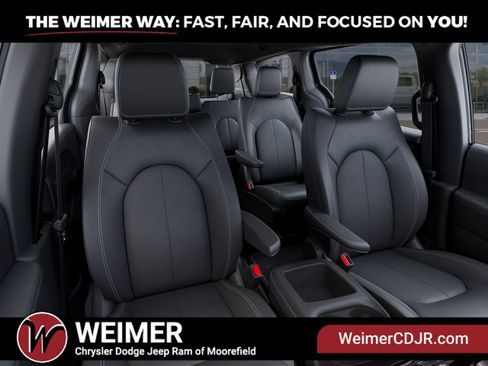 New 2027 Chrysler Pacifica Select AWD/4WD image 16