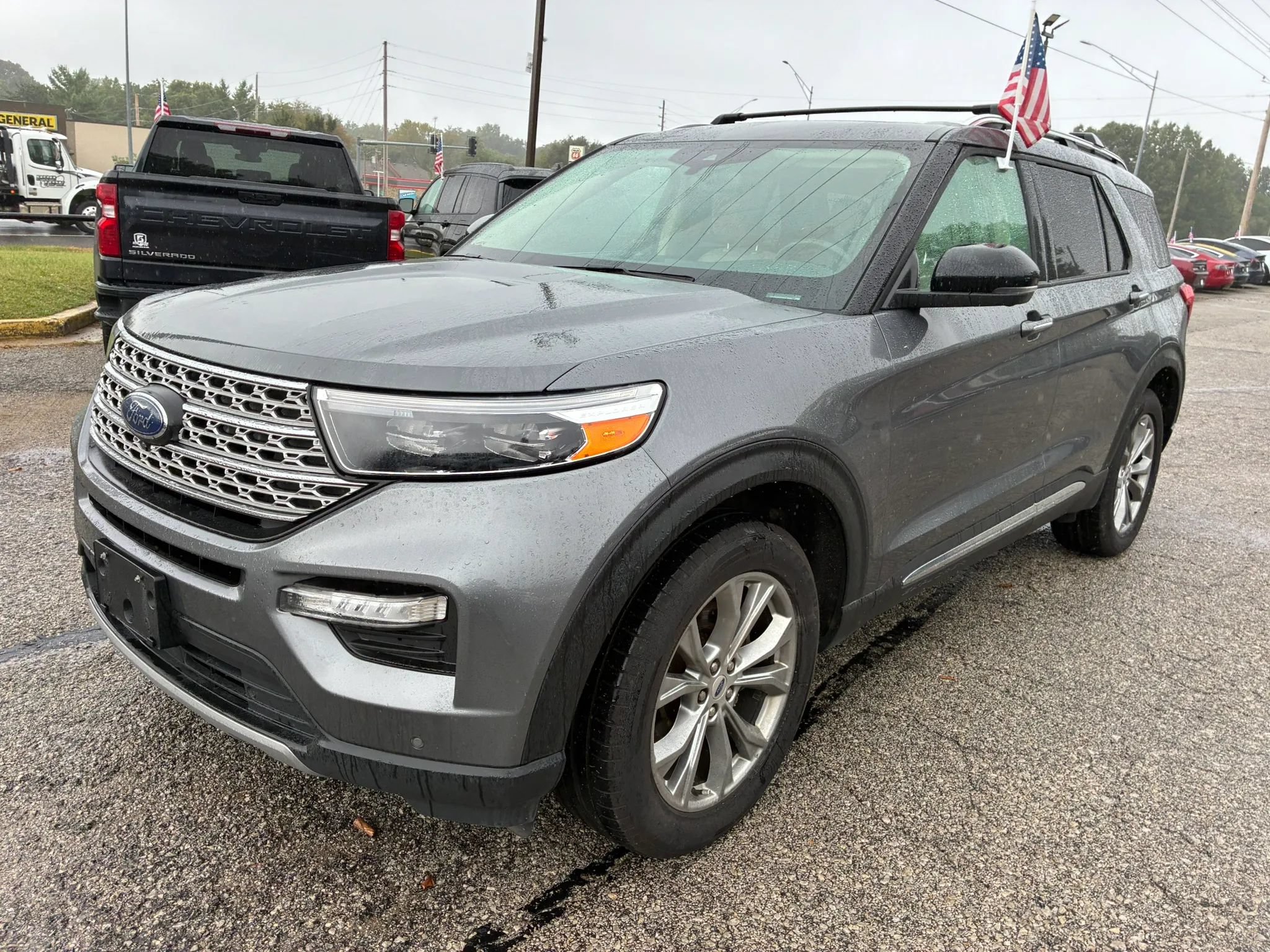 Used 2022 Ford Explorer Limited w/ Class IV Trailer Tow Package AWD/4WD image 2