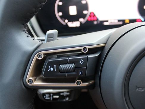 Used 2025 Porsche Cayenne Coupe AWD/4WD image 18