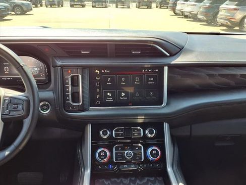 Used 2023 GMC Yukon Denali image 9