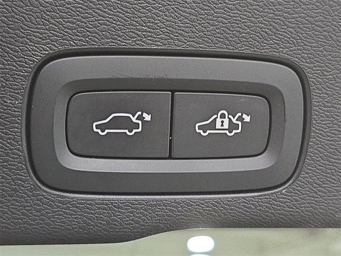 Used 2020 Volvo XC60 T5 Momentum image 30