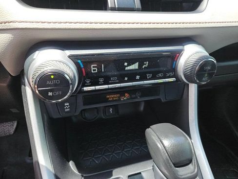 Used 2022 Toyota RAV4 XLE w/ Convenience Package AWD/4WD image 19