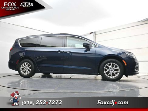 Used 2022 Chrysler Pacifica Touring-L FWD image 25