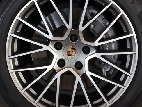 Certified 2023 Porsche Cayenne Platinum Edition AWD/4WD image 13