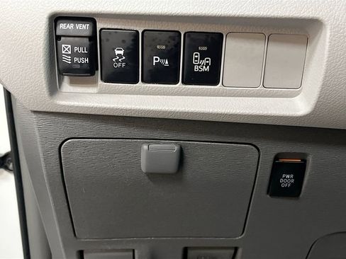 Used 2017 Toyota Sienna XLE AWD/4WD image 10