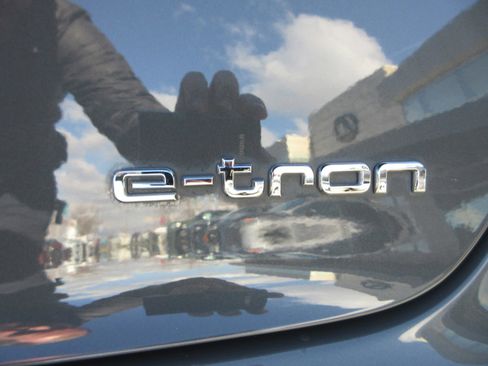 Used 2018 Audi A3 e-tron Premium Plus w/ Premium Plus Package image 10