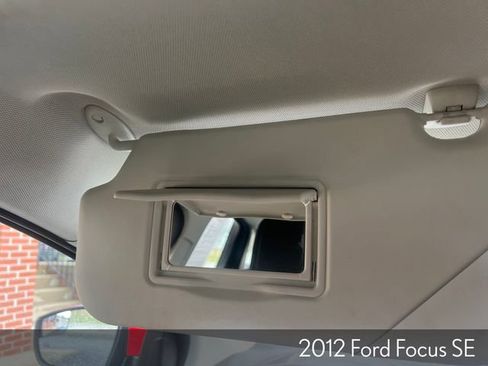 Used 2012 Ford Focus SE w/ SE Winter Pkg image 32