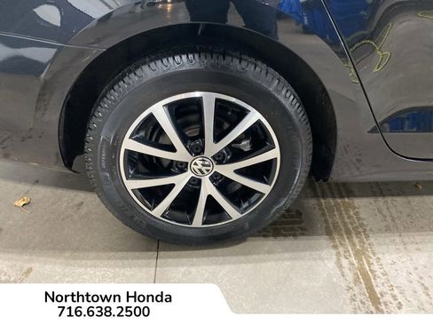 Used 2017 Volkswagen Jetta SE image 13