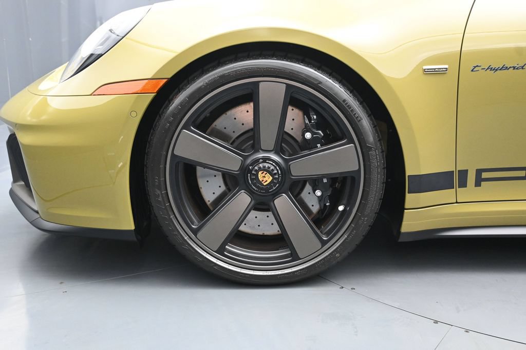 Certified 2026 Porsche 911 GTS RWD image 13