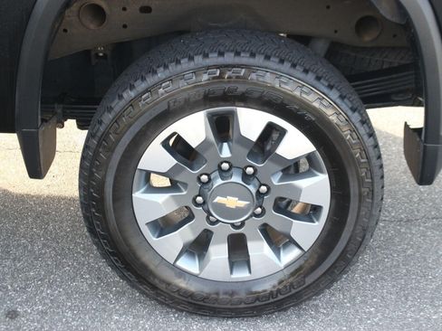 Used 2022 Chevrolet Silverado 2500 Custom w/ Custom Value Package AWD/4WD image 39