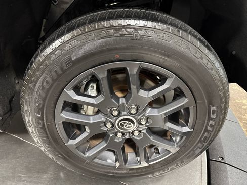 Used 2023 Toyota Tundra Platinum AWD/4WD image 14