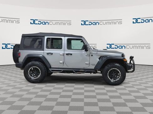 Used 2018 Jeep Wrangler Unlimited Sport S AWD/4WD image 9