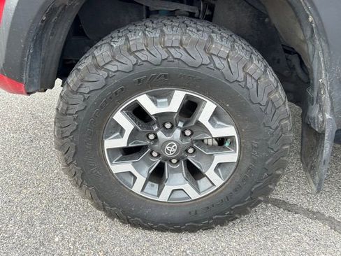 Used 2019 Toyota Tacoma TRD Off-Road image 11