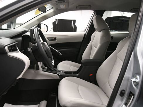 Used 2023 Toyota Corolla Cross L FWD image 9