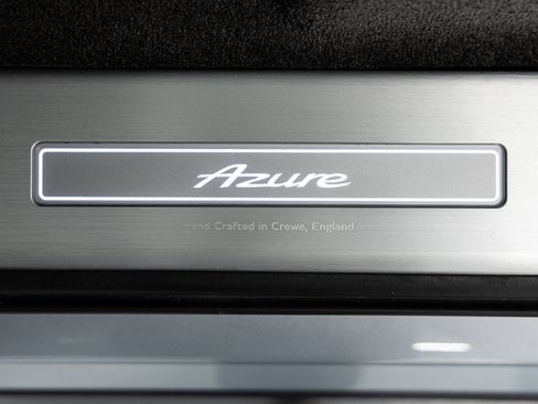 Used 2025 Bentley Bentayga image 25