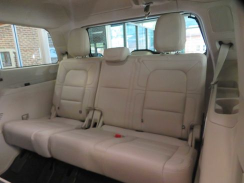 Used 2020 Lincoln Navigator Reserve w/ Luxury Package image 20