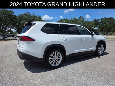 Used 2024 Toyota Grand Highlander AWD image 3