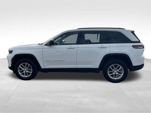 Used 2024 Jeep Grand Cherokee Laredo X image 4