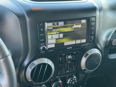 Used 2017 Jeep Wrangler Unlimited Sport image 19