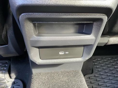 Used 2023 Volkswagen Taos SE w/ Panoramic Sunroof Package image 23