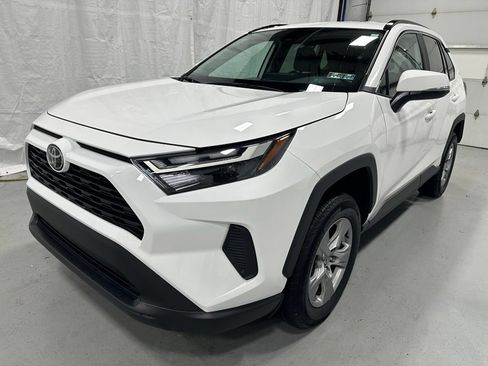 Used 2025 Toyota RAV4 XLE AWD/4WD image 3