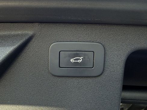 Used 2023 Land Rover Discovery Sport S image 10